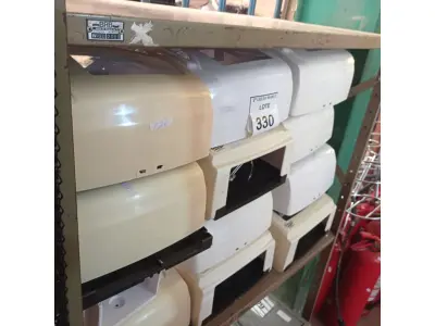 LOTE 330 - 01 LOTE COM DISPENSES DE PAPAL. (NO ESTADO) ATENÇÃO! FAZER A VISITAÇÃO ANTES DE ARREMATAR, NÃO SABEMOS SE FUNCIONA. LEILÃO NÃO TEM GARANTIA E NEM DEVOLUÇÃO, SUJEITO A POSSÍVEIS AVARIAS VISÍVEIS/OCULTAS E/OU AUSÊNCIA DE COMPONENTES.