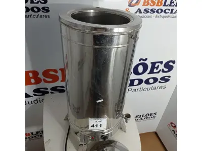 LOTE 411 - 01 CAFETEIRA ELÉTRICA EM INOX MARCA MONARCA. (NO ESTADO) ATENÇÃO! FAZER A VISITAÇÃO ANTES DE ARREMATAR, NÃO SABEMOS SE FUNCIONA. LEILÃO NÃO TEM GARANTIA E NEM DEVOLUÇÃO, SUJEITO A POSSÍVEIS AVARIAS VISÍVEIS/OCULTAS E/OU AUSÊNCIA DE COMPONENTES.