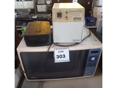 LOTE 303 - 01 MICRO-ONDAS S/ PRATO, 01 TRANSFORMADOR E 01 NOBREAK. (NO ESTADO) ATENÇÃO! FAZER A VISITAÇÃO ANTES DE ARREMATAR, NÃO SABEMOS SE FUNCIONA. LEILÃO NÃO TEM GARANTIA E NEM DEVOLUÇÃO, SUJEITO A POSSÍVEIS AVARIAS VISÍVEIS/OCULTAS E/OU AUSÊNCIA DE COMPONENTES.