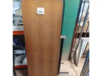 LOTE 428 - 01 MESA DE PAREDE EM MADEIRA PARA LANCHONETE. (NO ESTADO) ATENÇÃO! FAZER A VISITAÇÃO ANTES DE ARREMATAR, NÃO SABEMOS SE FUNCIONA. LEILÃO NÃO TEM GARANTIA E NEM DEVOLUÇÃO, SUJEITO A POSSÍVEIS AVARIAS VISÍVEIS/OCULTAS E/OU AUSÊNCIA DE COMPONENTES.