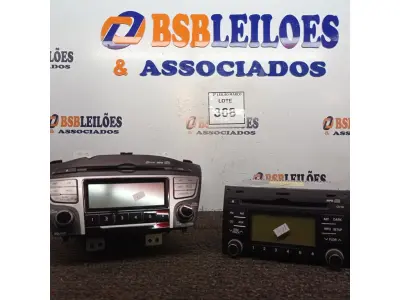 LOTE 368 - 02 APARELHOS DE SOM AUTOMOTIVOS. (NO ESTADO) ATENÇÃO! FAZER A VISITAÇÃO ANTES DE ARREMATAR, NÃO SABEMOS SE FUNCIONA. LEILÃO NÃO TEM GARANTIA E NEM DEVOLUÇÃO, SUJEITO A POSSÍVEIS AVARIAS VISÍVEIS/OCULTAS E/OU AUSÊNCIA DE COMPONENTES.