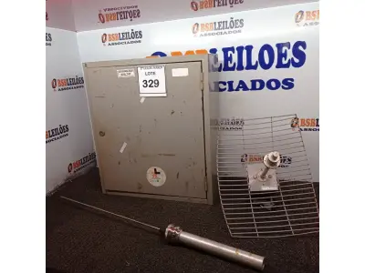 LOTE 329 - 01 QUADRO ELÉTRICO E 01 ANTENA VIA A RÁDIO.  (NO ESTADO) ATENÇÃO! FAZER A VISITAÇÃO ANTES DE ARREMATAR, NÃO SABEMOS SE FUNCIONA. LEILÃO NÃO TEM GARANTIA E NEM DEVOLUÇÃO, SUJEITO A POSSÍVEIS AVARIAS VISÍVEIS/OCULTAS E/OU AUSÊNCIA DE COMPONENTES.