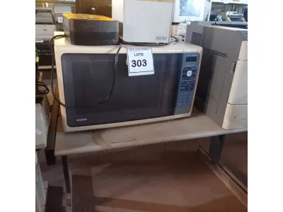 LOTE 303 - 01 MICRO-ONDAS S/ PRATO, 01 TRANSFORMADOR E 01 NOBREAK. (NO ESTADO) ATENÇÃO! FAZER A VISITAÇÃO ANTES DE ARREMATAR, NÃO SABEMOS SE FUNCIONA. LEILÃO NÃO TEM GARANTIA E NEM DEVOLUÇÃO, SUJEITO A POSSÍVEIS AVARIAS VISÍVEIS/OCULTAS E/OU AUSÊNCIA DE COMPONENTES.