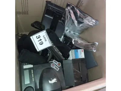 LOTE 319 - 01 CAIXA COM ELETRÔNICOS DIVERSOS E ÓCULOS 3D SONY. (NO ESTADO) ATENÇÃO! FAZER A VISITAÇÃO ANTES DE ARREMATAR, NÃO SABEMOS SE FUNCIONA. LEILÃO NÃO TEM GARANTIA E NEM DEVOLUÇÃO, SUJEITO A POSSÍVEIS AVARIAS VISÍVEIS/OCULTAS E/OU AUSÊNCIA DE COMPONENTES.