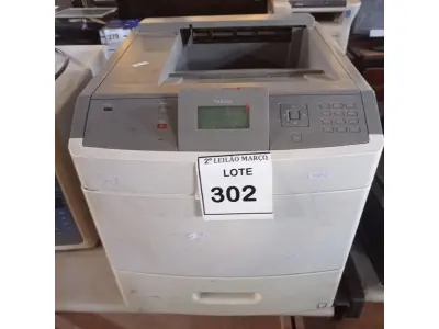 LOTE 302 - 01 IMPRESSORA LEXMARK T654DN.  (NO ESTADO) ATENÇÃO! FAZER A VISITAÇÃO ANTES DE ARREMATAR, NÃO SABEMOS SE FUNCIONA. LEILÃO NÃO TEM GARANTIA E NEM DEVOLUÇÃO, SUJEITO A POSSÍVEIS AVARIAS VISÍVEIS/OCULTAS E/OU AUSÊNCIA DE COMPONENTES.
