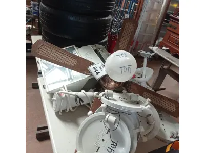 LOTE 344 - 01 LOTE COM VENTILADORES DE TETO E LUMINÁRIAS. (NO ESTADO) ATENÇÃO! FAZER A VISITAÇÃO ANTES DE ARREMATAR, NÃO SABEMOS SE FUNCIONA. LEILÃO NÃO TEM GARANTIA E NEM DEVOLUÇÃO, SUJEITO A POSSÍVEIS AVARIAS VISÍVEIS/OCULTAS E/OU AUSÊNCIA DE COMPONENTES.