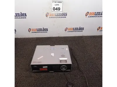 LOTE 049 - 01 PROJETOR LG. (NO ESTADO) ATENÇÃO! FAZER A VISITAÇÃO ANTES DE ARREMATAR, NÃO SABEMOS SE FUNCIONA. LEILÃO NÃO TEM GARANTIA E NEM DEVOLUÇÃO, SUJEITO A POSSÍVEIS AVARIAS VISÍVEIS/OCULTAS E/OU AUSÊNCIA DE COMPONENTES.