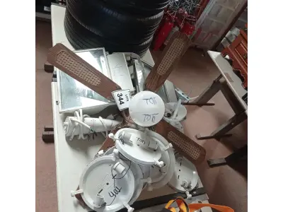 LOTE 344 - 01 LOTE COM VENTILADORES DE TETO E LUMINÁRIAS. (NO ESTADO) ATENÇÃO! FAZER A VISITAÇÃO ANTES DE ARREMATAR, NÃO SABEMOS SE FUNCIONA. LEILÃO NÃO TEM GARANTIA E NEM DEVOLUÇÃO, SUJEITO A POSSÍVEIS AVARIAS VISÍVEIS/OCULTAS E/OU AUSÊNCIA DE COMPONENTES.