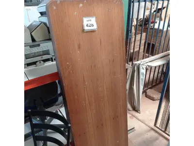 LOTE 428 - 01 MESA DE PAREDE EM MADEIRA PARA LANCHONETE. (NO ESTADO) ATENÇÃO! FAZER A VISITAÇÃO ANTES DE ARREMATAR, NÃO SABEMOS SE FUNCIONA. LEILÃO NÃO TEM GARANTIA E NEM DEVOLUÇÃO, SUJEITO A POSSÍVEIS AVARIAS VISÍVEIS/OCULTAS E/OU AUSÊNCIA DE COMPONENTES.
