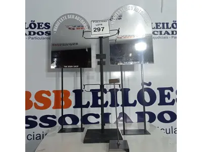LOTE 297 - 02 ESPELHOS E 01 MOSTRUÁRIO. (NO ESTADO) ATENÇÃO! FAZER A VISITAÇÃO ANTES DE ARREMATAR, NÃO SABEMOS SE FUNCIONA. LEILÃO NÃO TEM GARANTIA E NEM DEVOLUÇÃO, SUJEITO A POSSÍVEIS AVARIAS VISÍVEIS/OCULTAS E/OU AUSÊNCIA DE COMPONENTES.