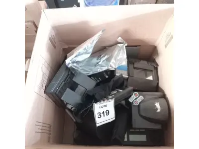 LOTE 319 - 01 CAIXA COM ELETRÔNICOS DIVERSOS E ÓCULOS 3D SONY. (NO ESTADO) ATENÇÃO! FAZER A VISITAÇÃO ANTES DE ARREMATAR, NÃO SABEMOS SE FUNCIONA. LEILÃO NÃO TEM GARANTIA E NEM DEVOLUÇÃO, SUJEITO A POSSÍVEIS AVARIAS VISÍVEIS/OCULTAS E/OU AUSÊNCIA DE COMPONENTES.