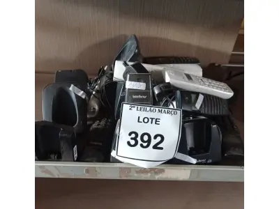LOTE 392 - 01 LOTE COM TELEFONES SEM FIO DIVERSAS MARCAS. (NO ESTADO) ATENÇÃO! FAZER A VISITAÇÃO ANTES DE ARREMATAR, NÃO SABEMOS SE FUNCIONA. LEILÃO NÃO TEM GARANTIA E NEM DEVOLUÇÃO, SUJEITO A POSSÍVEIS AVARIAS VISÍVEIS/OCULTAS E/OU AUSÊNCIA DE COMPONENTES.