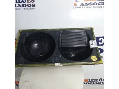 LOTE 379 - 01 TANQUE DE LAVAR ROUPAS C/02 CUBAS. (NOVO). (NO ESTADO) ATENÇÃO! FAZER A VISITAÇÃO ANTES DE ARREMATAR, NÃO SABEMOS SE FUNCIONA. LEILÃO NÃO TEM GARANTIA E NEM DEVOLUÇÃO, SUJEITO A POSSÍVEIS AVARIAS VISÍVEIS/OCULTAS E/OU AUSÊNCIA DE COMPONENTES.