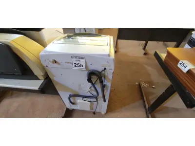 LOTE 255 - 01 MÁQUINA DE LAVAR ROUPAS BRASTEMP 6KG 127VOLTS. (NO ESTADO) ATENÇÃO! FAZER A VISITAÇÃO ANTES DE ARREMATAR, NÃO SABEMOS SE FUNCIONA. LEILÃO NÃO TEM GARANTIA E NEM DEVOLUÇÃO, SUJEITO A POSSÍVEIS AVARIAS VISÍVEIS/OCULTAS E/OU AUSÊNCIA DE COMPONENTES.