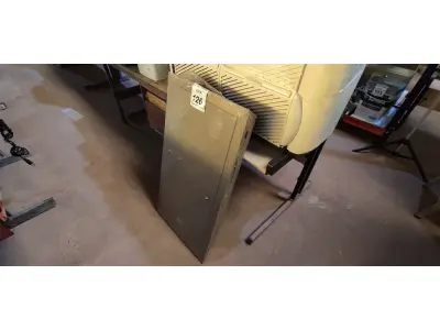LOTE 126 - 01 QUADRO ELÉTRICO. (NO ESTADO) ATENÇÃO! FAZER A VISITAÇÃO ANTES DE ARREMATAR, NÃO SABEMOS SE FUNCIONA. LEILÃO NÃO TEM GARANTIA E NEM DEVOLUÇÃO, SUJEITO A POSSÍVEIS AVARIAS VISÍVEIS/OCULTAS E/OU AUSÊNCIA DE COMPONENTES.