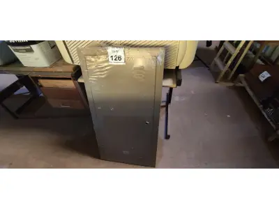 LOTE 126 - 01 QUADRO ELÉTRICO. (NO ESTADO) ATENÇÃO! FAZER A VISITAÇÃO ANTES DE ARREMATAR, NÃO SABEMOS SE FUNCIONA. LEILÃO NÃO TEM GARANTIA E NEM DEVOLUÇÃO, SUJEITO A POSSÍVEIS AVARIAS VISÍVEIS/OCULTAS E/OU AUSÊNCIA DE COMPONENTES.