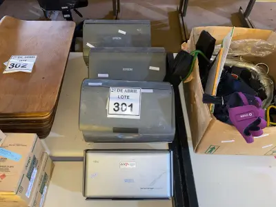LOTE 301 - 03 SCANNER’S EPSON E 01 SCANNER FUJITSU.  (NO ESTADO) ATENÇÃO! FAZER A VISITAÇÃO ANTES DE ARREMATAR, NÃO SABEMOS SE FUNCIONA. LEILÃO NÃO TEM GARANTIA E NEM DEVOLUÇÃO, SUJEITO A POSSÍVEIS AVARIAS VISÍVEIS/OCULTAS E/OU AUSÊNCIA DE COMPONENTES.