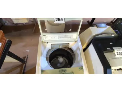 LOTE 255 - 01 MÁQUINA DE LAVAR ROUPAS BRASTEMP 6KG 127VOLTS. (NO ESTADO) ATENÇÃO! FAZER A VISITAÇÃO ANTES DE ARREMATAR, NÃO SABEMOS SE FUNCIONA. LEILÃO NÃO TEM GARANTIA E NEM DEVOLUÇÃO, SUJEITO A POSSÍVEIS AVARIAS VISÍVEIS/OCULTAS E/OU AUSÊNCIA DE COMPONENTES.