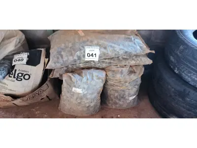 LOTE 041 - 01 LOTE COM CONES DE PLÁSTICO.  (NO ESTADO) ATENÇÃO! FAZER A VISITAÇÃO ANTES DE ARREMATAR, NÃO SABEMOS SE FUNCIONA. LEILÃO NÃO TEM GARANTIA E NEM DEVOLUÇÃO, SUJEITO A POSSÍVEIS AVARIAS VISÍVEIS/OCULTAS E/OU AUSÊNCIA DE COMPONENTES.