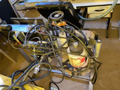 LOTE 440 - 01 ROTULADORA E DATADORA SEMI AUTOMÁTICA FALCO. (NO ESTADO) ATENÇÃO! FAZER A VISITAÇÃO ANTES DE ARREMATAR, NÃO SABEMOS SE FUNCIONA. LEILÃO NÃO TEM GARANTIA E NEM DEVOLUÇÃO, SUJEITO A POSSÍVEIS AVARIAS VISÍVEIS/OCULTAS E/OU AUSÊNCIA DE COMPONENTES.