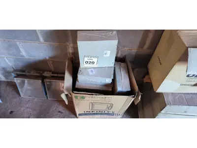 LOTE 020 - 01 LOTE COM CAIXAS DE PASSAGENS.  (NO ESTADO) ATENÇÃO! FAZER A VISITAÇÃO ANTES DE ARREMATAR, NÃO SABEMOS SE FUNCIONA. LEILÃO NÃO TEM GARANTIA E NEM DEVOLUÇÃO, SUJEITO A POSSÍVEIS AVARIAS VISÍVEIS/OCULTAS E/OU AUSÊNCIA DE COMPONENTES.