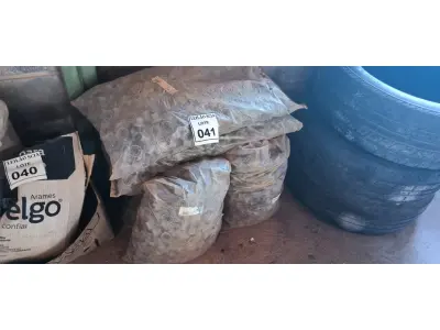 LOTE 041 - 01 LOTE COM CONES DE PLÁSTICO.  (NO ESTADO) ATENÇÃO! FAZER A VISITAÇÃO ANTES DE ARREMATAR, NÃO SABEMOS SE FUNCIONA. LEILÃO NÃO TEM GARANTIA E NEM DEVOLUÇÃO, SUJEITO A POSSÍVEIS AVARIAS VISÍVEIS/OCULTAS E/OU AUSÊNCIA DE COMPONENTES.