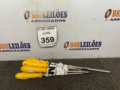 LOTE 359 - 01 CHAVE DE FENDA E 05 CHAVES PHILIPS TAMANHOS DIVERSOS. (NO ESTADO) ATENÇÃO! FAZER A VISITAÇÃO ANTES DE ARREMATAR, NÃO SABEMOS SE FUNCIONA. LEILÃO NÃO TEM GARANTIA E NEM DEVOLUÇÃO, SUJEITO A POSSÍVEIS AVARIAS VISÍVEIS/OCULTAS E/OU AUSÊNCIA DE COMPONENTES.