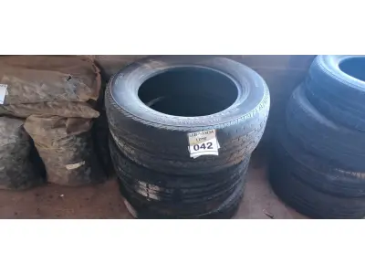 LOTE 042 - 01 PNEU 25/75/17, 02 PNEUS 225/60/18. (NO ESTADO) ATENÇÃO! FAZER A VISITAÇÃO ANTES DE ARREMATAR, NÃO SABEMOS SE FUNCIONA. LEILÃO NÃO TEM GARANTIA E NEM DEVOLUÇÃO, SUJEITO A POSSÍVEIS AVARIAS VISÍVEIS/OCULTAS E/OU AUSÊNCIA DE COMPONENTES.