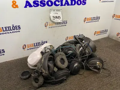 LOTE 380 - 01 LOTE COM VÁRIOS FONES DE OUVIDO DIVERSOS. (NO ESTADO) ATENÇÃO! FAZER A VISITAÇÃO ANTES DE ARREMATAR, NÃO SABEMOS SE FUNCIONA. LEILÃO NÃO TEM GARANTIA E NEM DEVOLUÇÃO, SUJEITO A POSSÍVEIS AVARIAS VISÍVEIS/OCULTAS E/OU AUSÊNCIA DE COMPONENTES.
