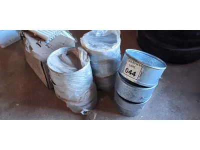 LOTE 044 - 01 LOTE COM COLARINHO PARA TUBOS. (NO ESTADO) ATENÇÃO! FAZER A VISITAÇÃO ANTES DE ARREMATAR, NÃO SABEMOS SE FUNCIONA. LEILÃO NÃO TEM GARANTIA E NEM DEVOLUÇÃO, SUJEITO A POSSÍVEIS AVARIAS VISÍVEIS/OCULTAS E/OU AUSÊNCIA DE COMPONENTES.
