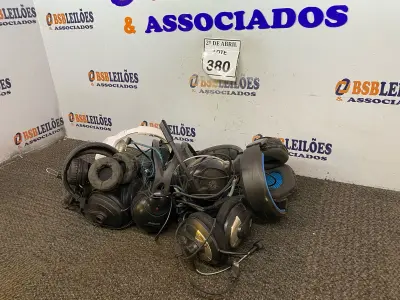 LOTE 380 - 01 LOTE COM VÁRIOS FONES DE OUVIDO DIVERSOS. (NO ESTADO) ATENÇÃO! FAZER A VISITAÇÃO ANTES DE ARREMATAR, NÃO SABEMOS SE FUNCIONA. LEILÃO NÃO TEM GARANTIA E NEM DEVOLUÇÃO, SUJEITO A POSSÍVEIS AVARIAS VISÍVEIS/OCULTAS E/OU AUSÊNCIA DE COMPONENTES.