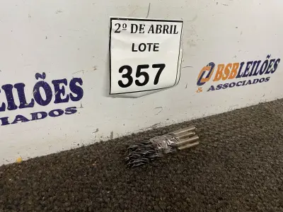 LOTE 357 - 11 BROCAS 8 PARA MADEIRA. (NO ESTADO) ATENÇÃO! FAZER A VISITAÇÃO ANTES DE ARREMATAR, NÃO SABEMOS SE FUNCIONA. LEILÃO NÃO TEM GARANTIA E NEM DEVOLUÇÃO, SUJEITO A POSSÍVEIS AVARIAS VISÍVEIS/OCULTAS E/OU AUSÊNCIA DE COMPONENTES.