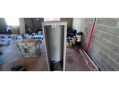 LOTE 059 - 01 RACK PARA SERVIDOR SEM PORTA.  (NO ESTADO) ATENÇÃO! FAZER A VISITAÇÃO ANTES DE ARREMATAR, NÃO SABEMOS SE FUNCIONA. LEILÃO NÃO TEM GARANTIA E NEM DEVOLUÇÃO, SUJEITO A POSSÍVEIS AVARIAS VISÍVEIS/OCULTAS E/OU AUSÊNCIA DE COMPONENTES.