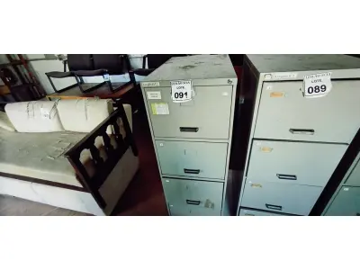 LOTE 091 - 01 ARQUIVO DE AÇO.  (NO ESTADO) ATENÇÃO! FAZER A VISITAÇÃO ANTES DE ARREMATAR, NÃO SABEMOS SE FUNCIONA. LEILÃO NÃO TEM GARANTIA E NEM DEVOLUÇÃO, SUJEITO A POSSÍVEIS AVARIAS VISÍVEIS/OCULTAS E/OU AUSÊNCIA DE COMPONENTES.