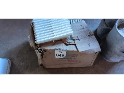 LOTE 045 - 01 LOTE COM GRELHAS EM PLÁSTICO.  (NO ESTADO) ATENÇÃO! FAZER A VISITAÇÃO ANTES DE ARREMATAR, NÃO SABEMOS SE FUNCIONA. LEILÃO NÃO TEM GARANTIA E NEM DEVOLUÇÃO, SUJEITO A POSSÍVEIS AVARIAS VISÍVEIS/OCULTAS E/OU AUSÊNCIA DE COMPONENTES.