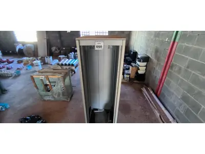 LOTE 059 - 01 RACK PARA SERVIDOR SEM PORTA.  (NO ESTADO) ATENÇÃO! FAZER A VISITAÇÃO ANTES DE ARREMATAR, NÃO SABEMOS SE FUNCIONA. LEILÃO NÃO TEM GARANTIA E NEM DEVOLUÇÃO, SUJEITO A POSSÍVEIS AVARIAS VISÍVEIS/OCULTAS E/OU AUSÊNCIA DE COMPONENTES.