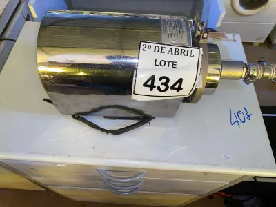 LOTE 434 - 01 BOMBA ALIMENTÍCIA SANITÁRIAS EM INOX 304 05CV ,2500LITROS /HORA INDUPROPIL. (NO ESTADO) ATENÇÃO! FAZER A VISITAÇÃO ANTES DE ARREMATAR, NÃO SABEMOS SE FUNCIONA. LEILÃO NÃO TEM GARANTIA E NEM DEVOLUÇÃO, SUJEITO A POSSÍVEIS AVARIAS VISÍVEIS/OCULTAS E/OU AUSÊNCIA DE COMPONENTES.