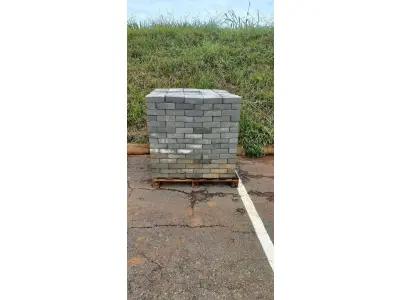LOTE 127 - 01 PALETE COM PISO DE CONCRETO INTERTRAVADO PAVER (20X10X6CM) 15M² CADA PALETE (RETIRADA EM GOIÂNIA –GO) (NO ESTADO)