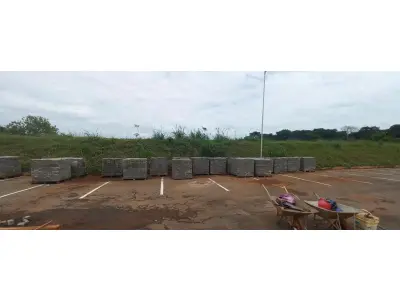 LOTE 123 - 01 PALETE COM PISO DE CONCRETO INTERTRAVADO PAVER (20X10X6CM) 15M² CADA PALETE (RETIRADA EM GOIÂNIA –GO) (NO ESTADO)