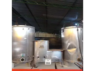 LOTE 093 - 03 CAFETEIRAS EM INOX COM AVARIAS.  (NO ESTADO) ATENÇÃO! FAZER A VISITAÇÃO ANTES DE ARREMATAR, NÃO SABEMOS SE FUNCIONA. LEILÃO NÃO TEM GARANTIA E NEM DEVOLUÇÃO, SUJEITO A POSSÍVEIS AVARIAS VISÍVEIS/OCULTAS E/OU AUSÊNCIA DE COMPONENTES.
