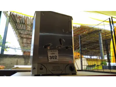 LOTE 302 - 01 CAFETEIRA ELÉTRICA SEMI INDUSTRIAL EM INOX. (NO ESTADO) ATENÇÃO! FAZER A VISITAÇÃO ANTES DE ARREMATAR, NÃO SABEMOS SE FUNCIONA. LEILÃO NÃO TEM GARANTIA E NEM DEVOLUÇÃO, SUJEITO A POSSÍVEIS AVARIAS VISÍVEIS/OCULTAS E/OU AUSÊNCIA DE COMPONENTES.