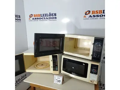 LOTE 290 - 03 MICRO-ONDAS, SENDO 02 COM PRATOS COM AVARIAS. (NO ESTADO) ATENÇÃO! FAZER A VISITAÇÃO ANTES DE ARREMATAR, NÃO SABEMOS SE FUNCIONA. LEILÃO NÃO TEM GARANTIA E NEM DEVOLUÇÃO, SUJEITO A POSSÍVEIS AVARIAS VISÍVEIS/OCULTAS E/OU AUSÊNCIA DE COMPONENTES.