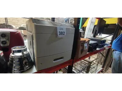 LOTE 382 - 01 IMPRESSORA LEXMARK T654DN. (NO ESTADO) ATENÇÃO! FAZER A VISITAÇÃO ANTES DE ARREMATAR, NÃO SABEMOS SE FUNCIONA. LEILÃO NÃO TEM GARANTIA E NEM DEVOLUÇÃO, SUJEITO A POSSÍVEIS AVARIAS VISÍVEIS/OCULTAS E/OU AUSÊNCIA DE COMPONENTES.