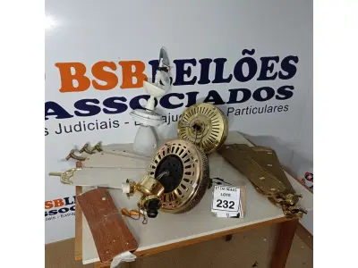 LOTE 232 - 03 VENTILADORES DE TETO. (NO ESTADO) ATENÇÃO! FAZER A VISITAÇÃO ANTES DE ARREMATAR, NÃO SABEMOS SE FUNCIONA. LEILÃO NÃO TEM GARANTIA E NEM DEVOLUÇÃO, SUJEITO A POSSÍVEIS AVARIAS VISÍVEIS/OCULTAS E/OU AUSÊNCIA DE COMPONENTES.