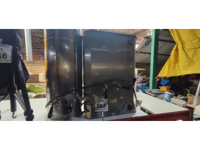 LOTE 387 - 02 CAFETEIRAS ELÉTRICAS EM INOX. (NO ESTADO) ATENÇÃO! FAZER A VISITAÇÃO ANTES DE ARREMATAR, NÃO SABEMOS SE FUNCIONA. LEILÃO NÃO TEM GARANTIA E NEM DEVOLUÇÃO, SUJEITO A POSSÍVEIS AVARIAS VISÍVEIS/OCULTAS E/OU AUSÊNCIA DE COMPONENTES.