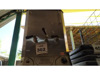 LOTE 302 - 01 CAFETEIRA ELÉTRICA SEMI INDUSTRIAL EM INOX. (NO ESTADO) ATENÇÃO! FAZER A VISITAÇÃO ANTES DE ARREMATAR, NÃO SABEMOS SE FUNCIONA. LEILÃO NÃO TEM GARANTIA E NEM DEVOLUÇÃO, SUJEITO A POSSÍVEIS AVARIAS VISÍVEIS/OCULTAS E/OU AUSÊNCIA DE COMPONENTES.