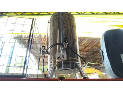 LOTE 305 - 01 CAFETEIRA ELÉTRICA SEMI INDUSTRIAL EM INOX. (NO ESTADO) ATENÇÃO! FAZER A VISITAÇÃO ANTES DE ARREMATAR, NÃO SABEMOS SE FUNCIONA. LEILÃO NÃO TEM GARANTIA E NEM DEVOLUÇÃO, SUJEITO A POSSÍVEIS AVARIAS VISÍVEIS/OCULTAS E/OU AUSÊNCIA DE COMPONENTES.