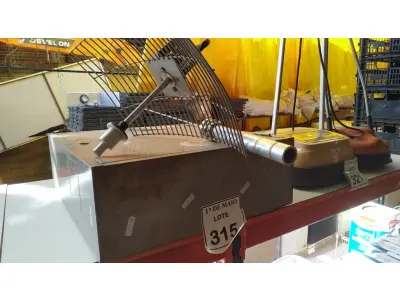 LOTE 315 - 01 QUADRO ELÉTRICO E 01 ANTENA VIA A RÁDIO.  (NO ESTADO) ATENÇÃO! FAZER A VISITAÇÃO ANTES DE ARREMATAR, NÃO SABEMOS SE FUNCIONA. LEILÃO NÃO TEM GARANTIA E NEM DEVOLUÇÃO, SUJEITO A POSSÍVEIS AVARIAS VISÍVEIS/OCULTAS E/OU AUSÊNCIA DE COMPONENTES.