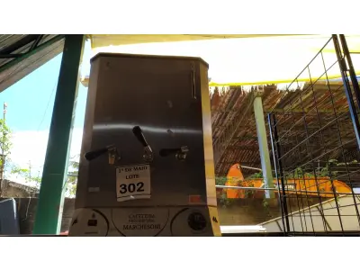 LOTE 302 - 01 CAFETEIRA ELÉTRICA SEMI INDUSTRIAL EM INOX. (NO ESTADO) ATENÇÃO! FAZER A VISITAÇÃO ANTES DE ARREMATAR, NÃO SABEMOS SE FUNCIONA. LEILÃO NÃO TEM GARANTIA E NEM DEVOLUÇÃO, SUJEITO A POSSÍVEIS AVARIAS VISÍVEIS/OCULTAS E/OU AUSÊNCIA DE COMPONENTES.