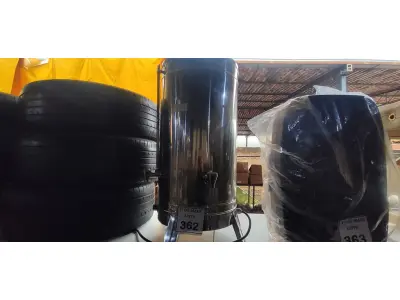 LOTE 362 - 01 CAFETEIRA INDUSTRIAL EM INOX.  (NO ESTADO) ATENÇÃO! FAZER A VISITAÇÃO ANTES DE ARREMATAR, NÃO SABEMOS SE FUNCIONA. LEILÃO NÃO TEM GARANTIA E NEM DEVOLUÇÃO, SUJEITO A POSSÍVEIS AVARIAS VISÍVEIS/OCULTAS E/OU AUSÊNCIA DE COMPONENTES.